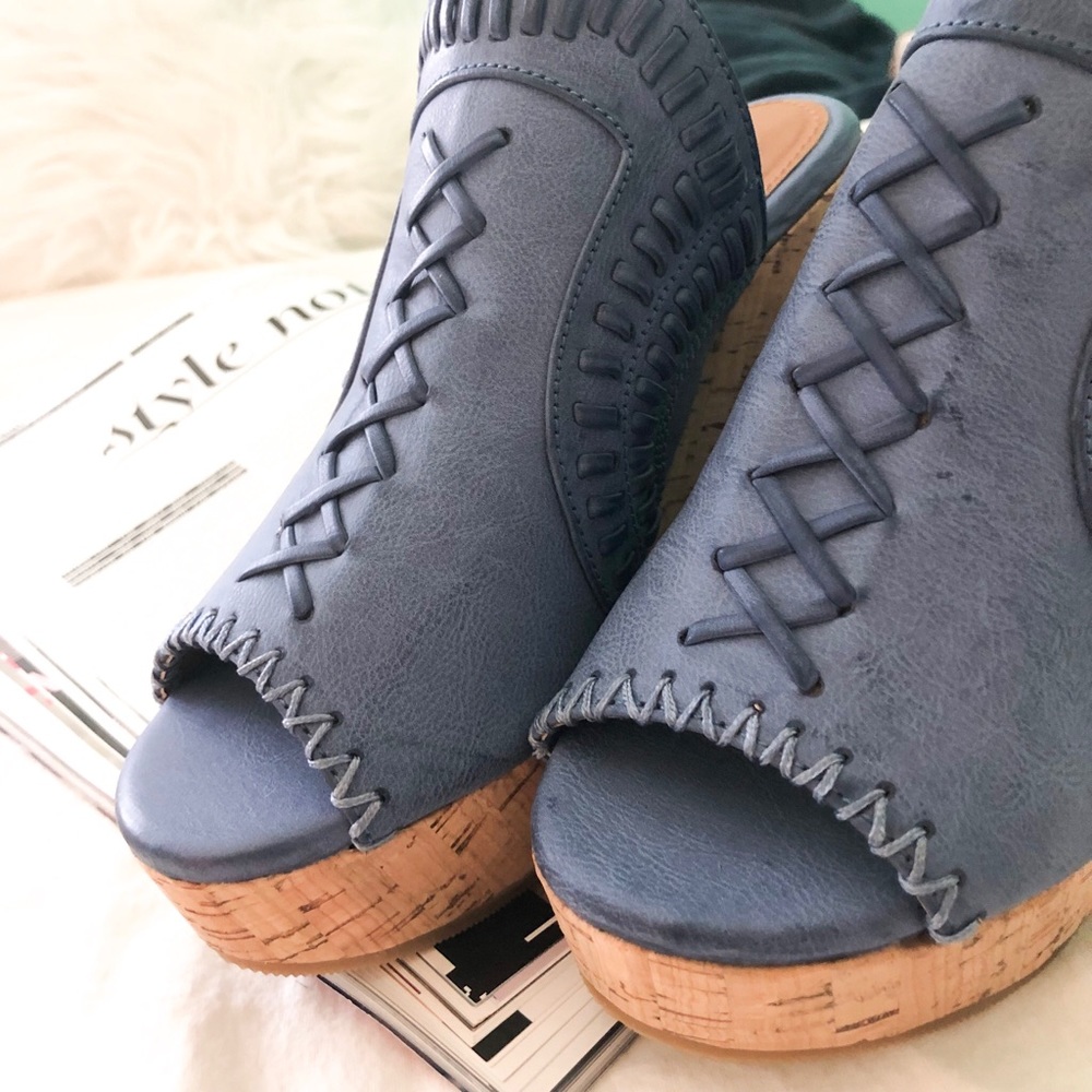 NWOT Slip on boho wedges